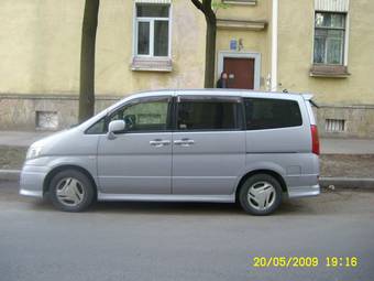 2000 Nissan Serena Photos