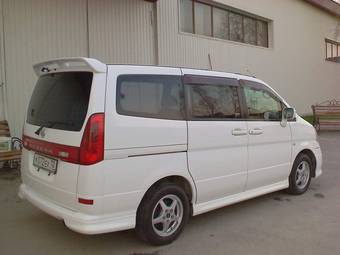 2000 Nissan Serena Pictures