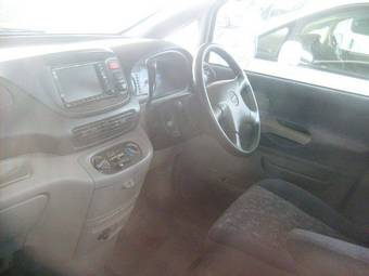 2000 Nissan Serena Pics