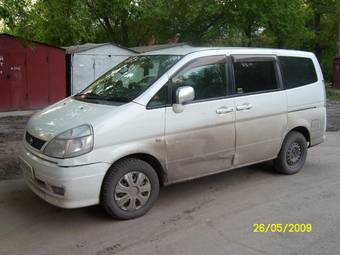 2000 Nissan Serena Photos