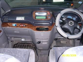 2000 Nissan Serena Photos