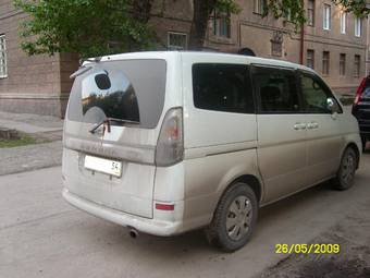 2000 Nissan Serena Pictures