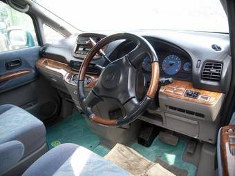 2000 Nissan Serena Images