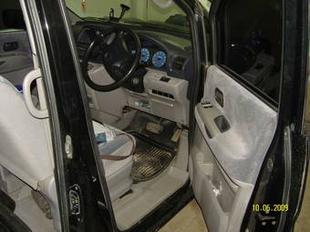 2000 Nissan Serena Photos