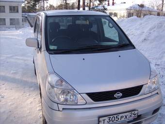 2000 Nissan Serena Photos