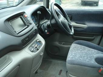 2000 Nissan Serena Pictures