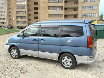 2000 Nissan Serena Photos