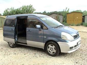 2000 Nissan Serena Photos