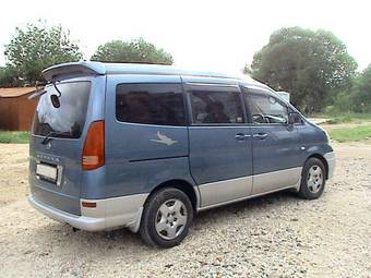 2000 Nissan Serena Images