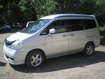 2000 Nissan Serena Images