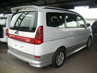 2000 Nissan Serena Photos