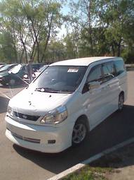 2000 Nissan Serena Photos