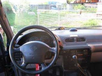 2000 Nissan Serena Pictures