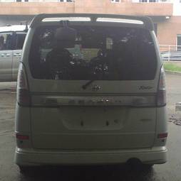2000 Nissan Serena Photos