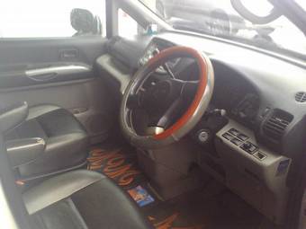 2000 Nissan Serena Wallpapers