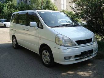 2000 Nissan Serena Pictures