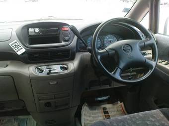 2000 Nissan Serena Images