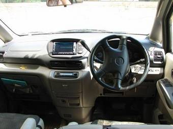 2000 Nissan Serena Photos