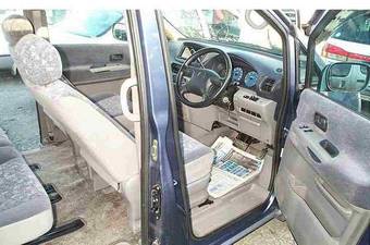 2000 Nissan Serena Pictures