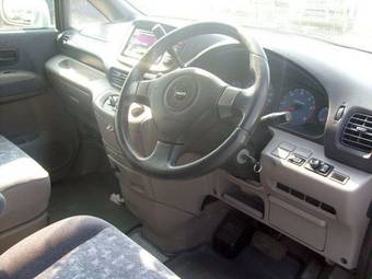 2000 Nissan Serena Photos