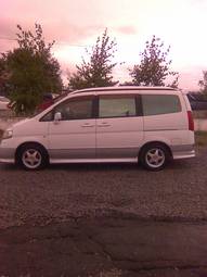 2000 Nissan Serena Pictures