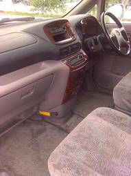 2000 Nissan Serena Images