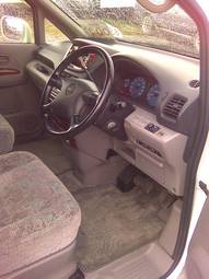 2000 Nissan Serena Pictures