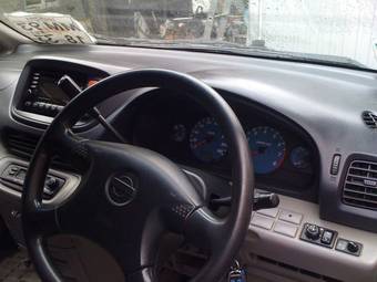 2000 Nissan Serena Photos