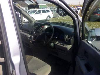 2000 Nissan Serena Pictures