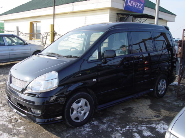 2001 Nissan Serena