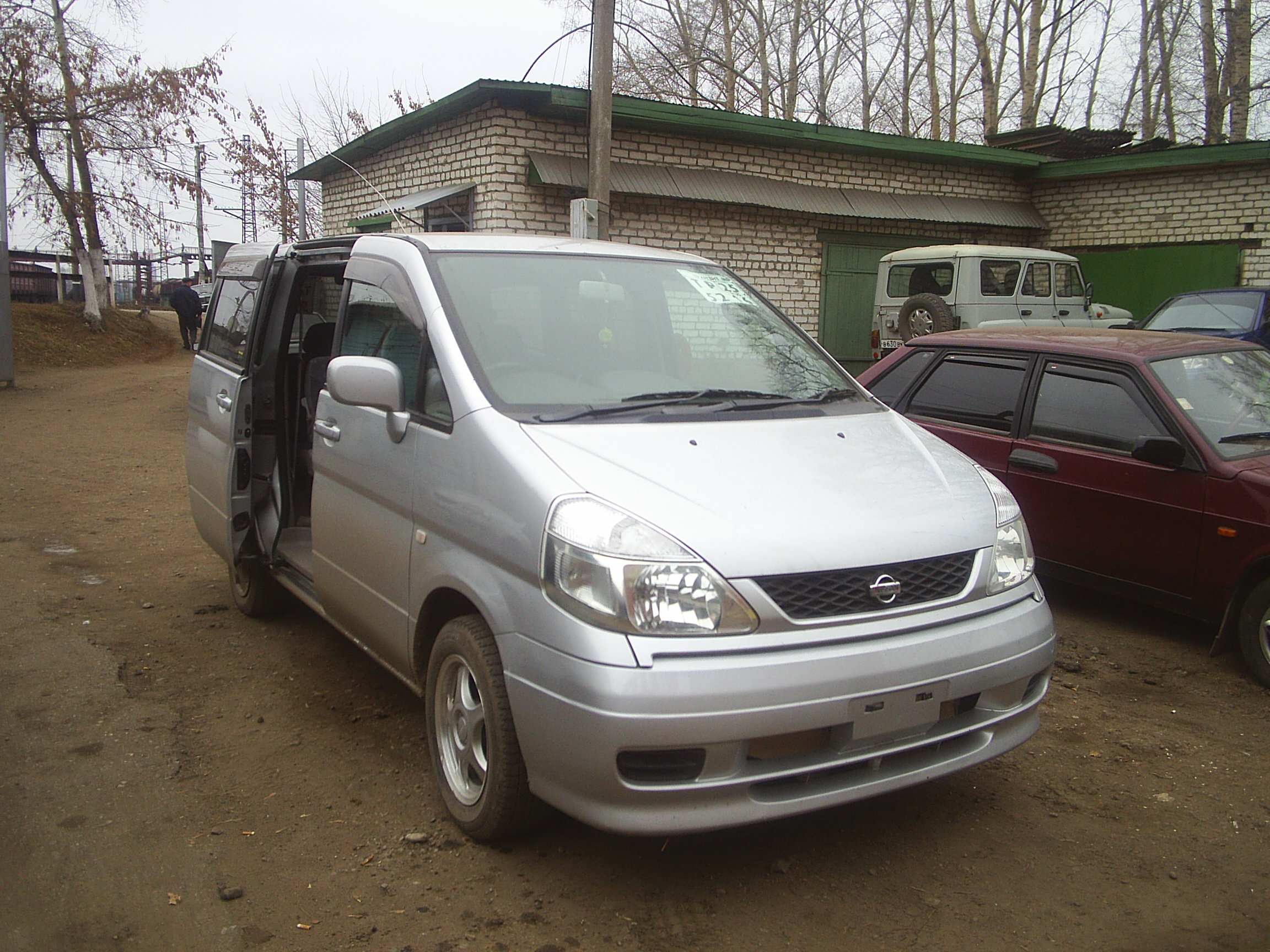 2001 Nissan Serena