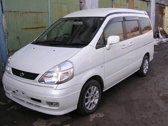 2001 Nissan Serena