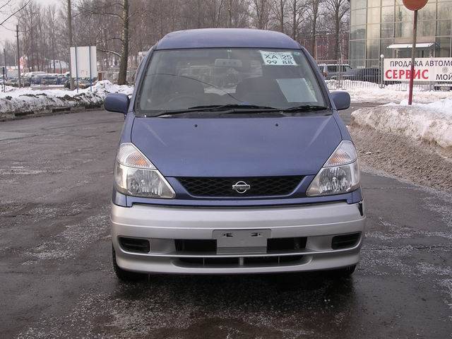 2001 Nissan Serena