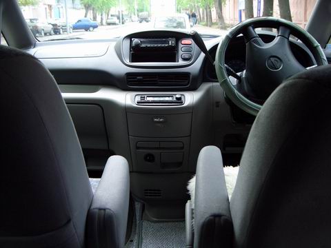 2001 Nissan Serena