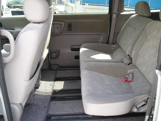 2001 Nissan Serena