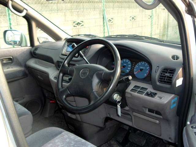 2001 Nissan Serena