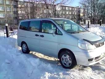 2001 Nissan Serena