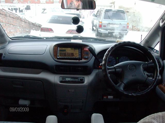 2001 Nissan Serena