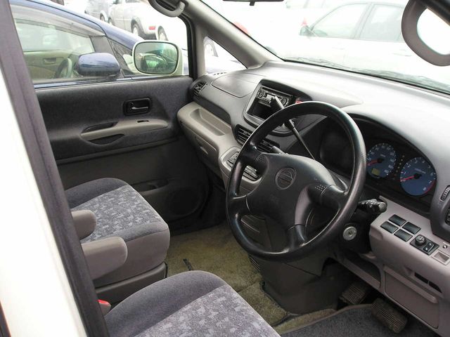 2001 Nissan Serena