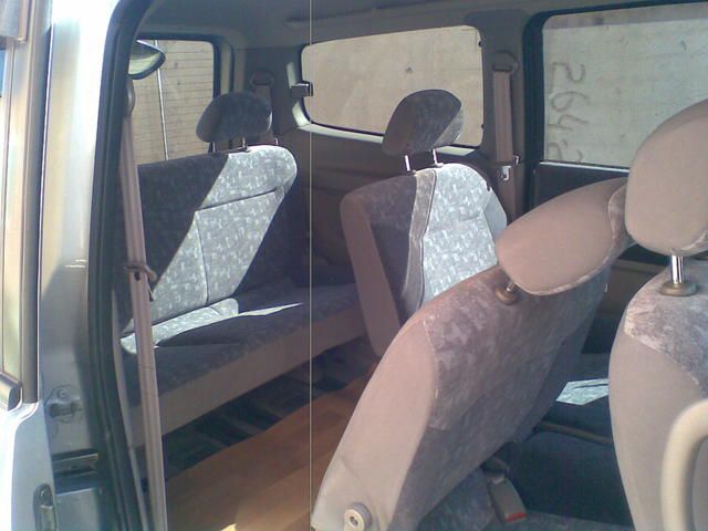 2001 Nissan Serena