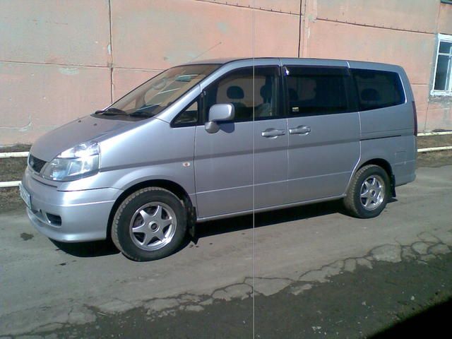 2001 Nissan Serena