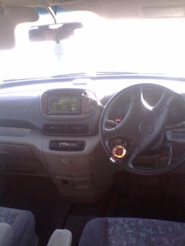 2001 Nissan Serena