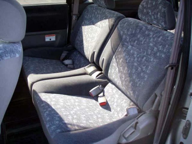 2001 Nissan Serena