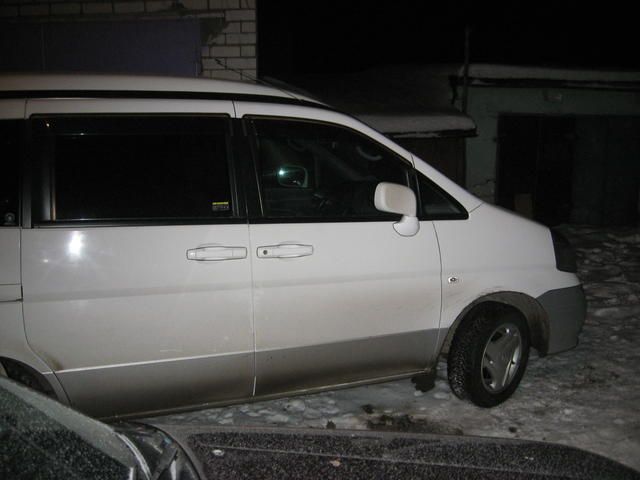 2001 Nissan Serena