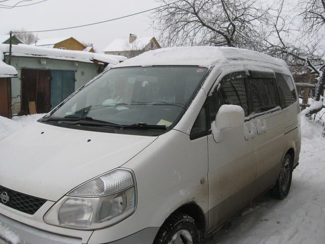 2001 Nissan Serena