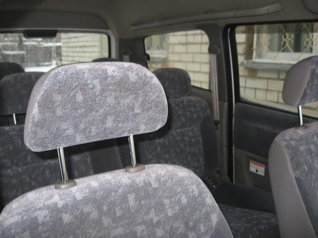 2001 Nissan Serena