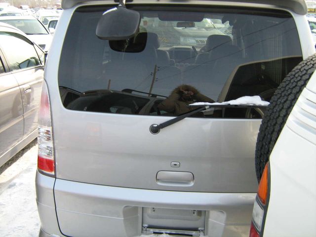 2001 Nissan Serena