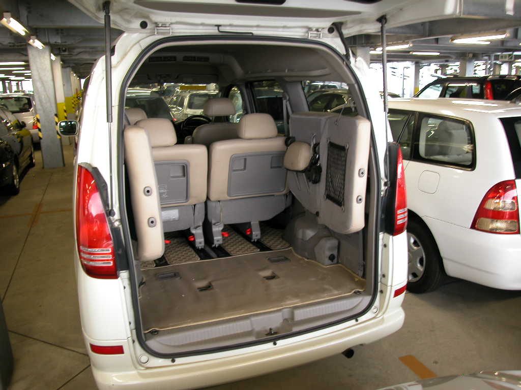 2001 Nissan Serena Pictures