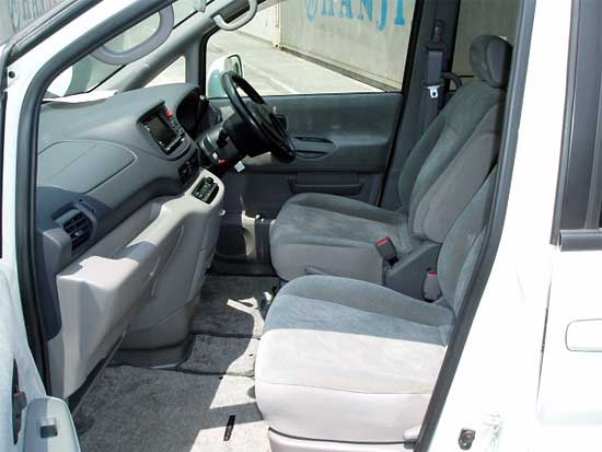 2001 Nissan Serena Pictures