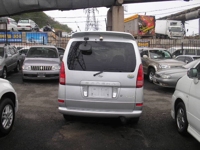 2001 Nissan Serena Pictures